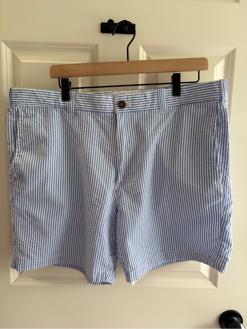 Like new Men’s J. Crew Blue and White Striped Seersucker Shorts 38” waist